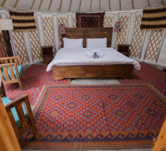 Roomy Mountain Top Resort - Yurt