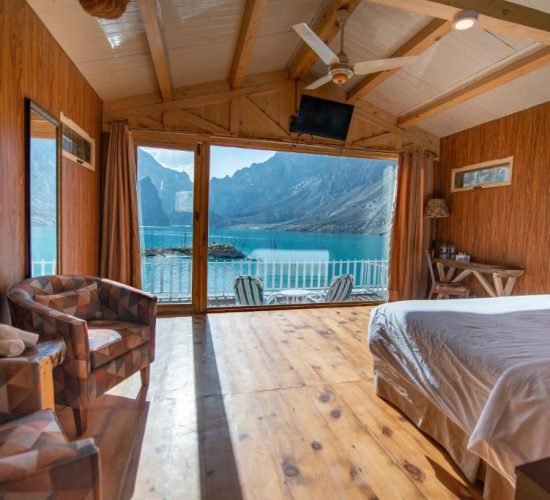 Double Room with Lake View - Luxus Hunza Attabad Lake Resort